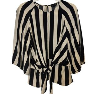 Top Shop size US 6 Black & White Striped Tie Front Blouse | Cropped Flowy Top